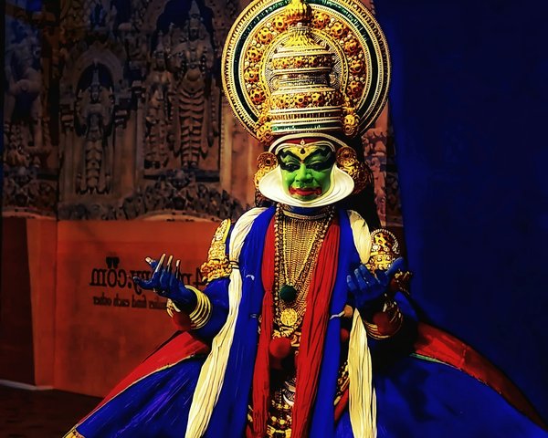 Comment découvrir les traditions de la danse Kathakali en Inde sans guide touristique ?
